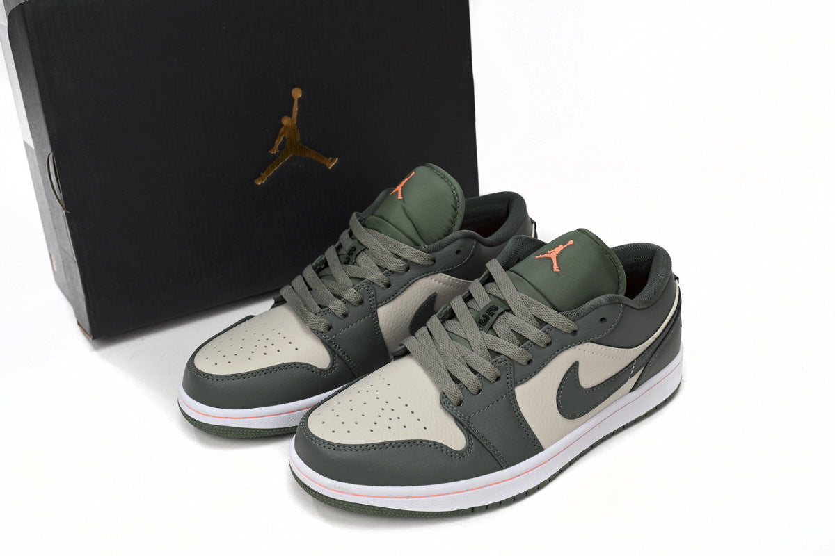 Nike Air Jordan 1 Retro Low Low-Top Sneakers