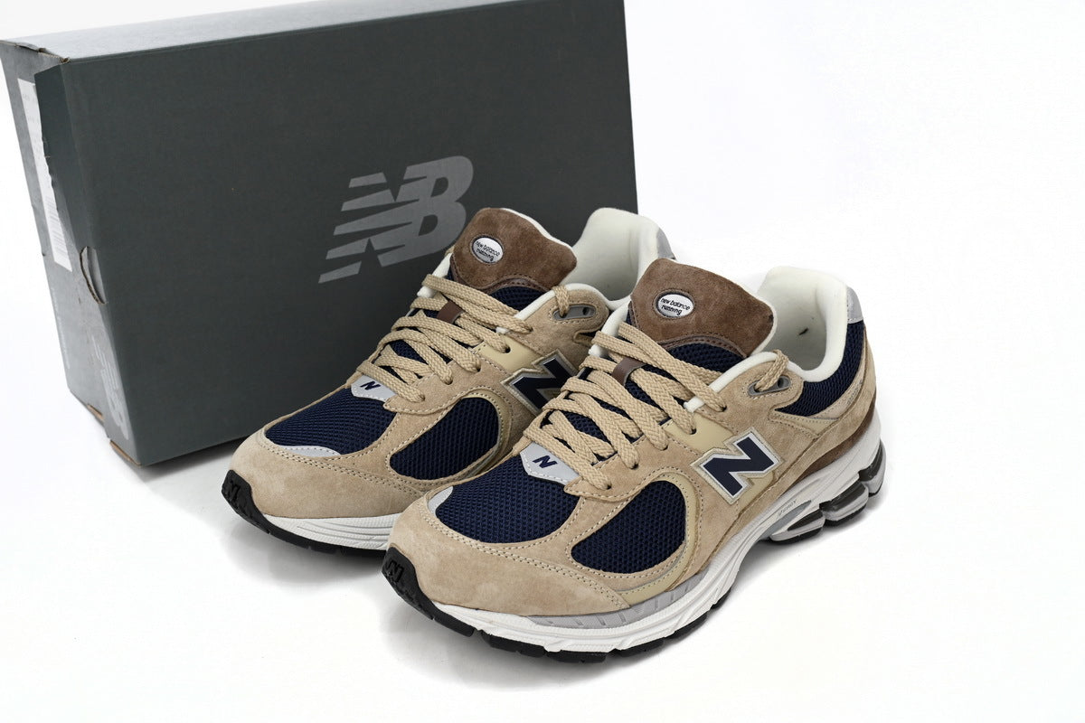 New Balance 2002R Sneakers
