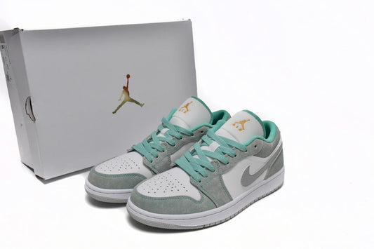 Nike Air Jordan 1 Retro Low Low-Top Sneakers