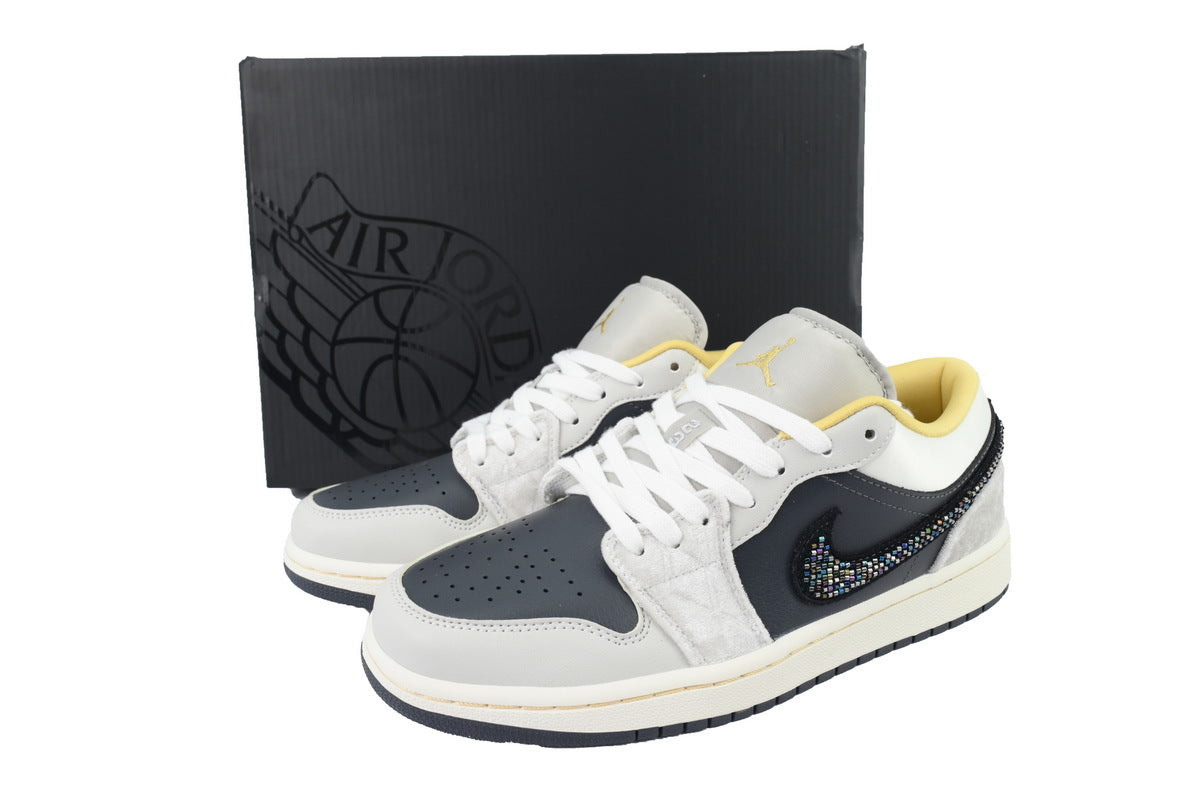 Nike Air Jordan 1 Retro Low Low-Top Sneakers