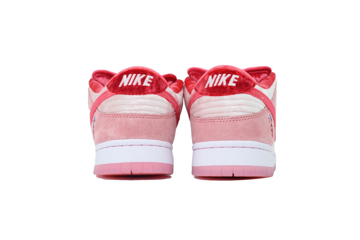 Nike SB Dunk Low – Classic Streetwear Sneakers (EU 36–45)