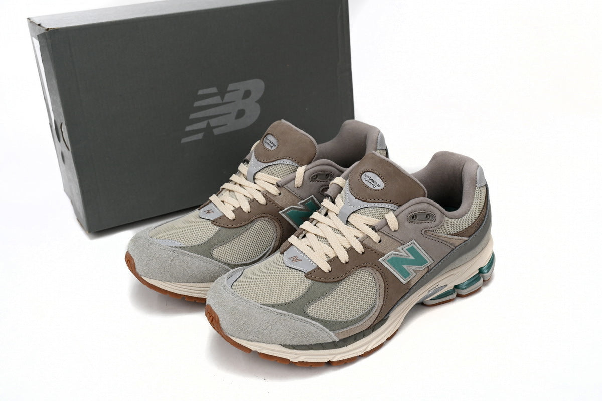 New Balance 2002R Sneakers