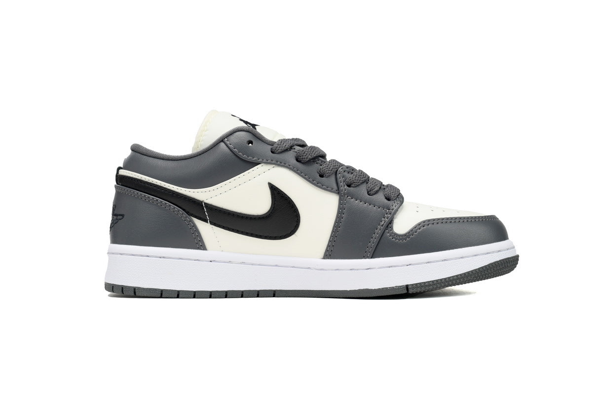 Nike Air Jordan 1 Retro Low Low-Top Sneakers