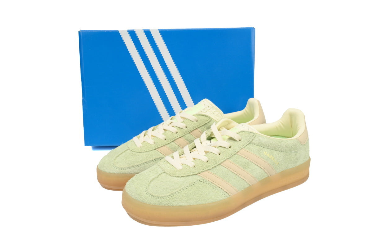 Adidas Samba OG – Retro German-Inspired Sneakers