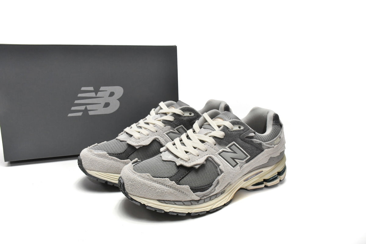 New Balance 2002R Sneakers