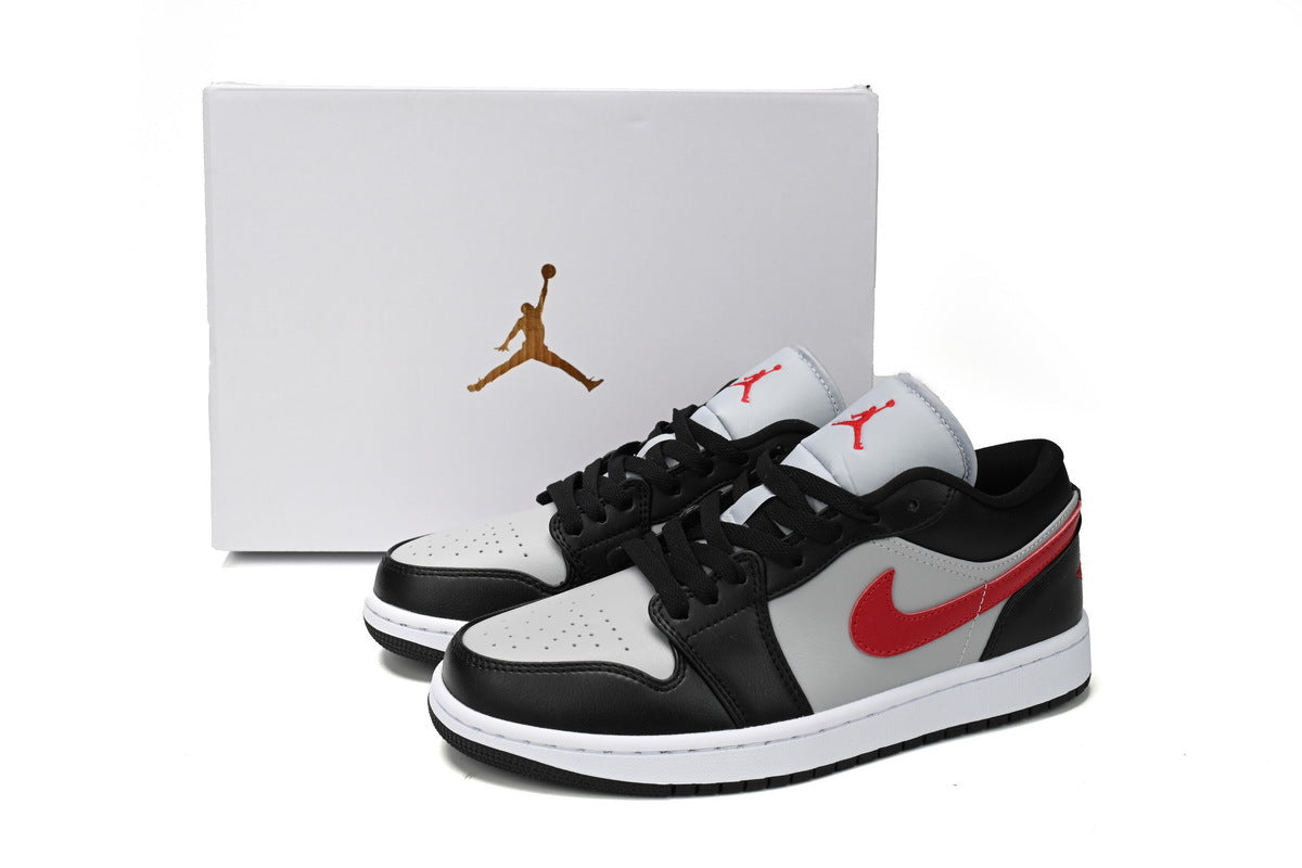 Nike Air Jordan 1 Retro Low Low-Top Sneakers