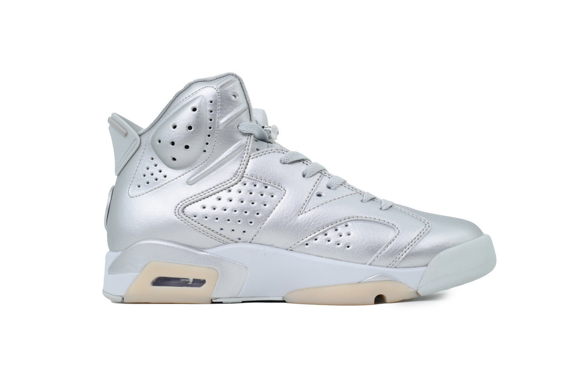 Nike Air Jordan 6 – Retro High-Top Basketball Sneakers