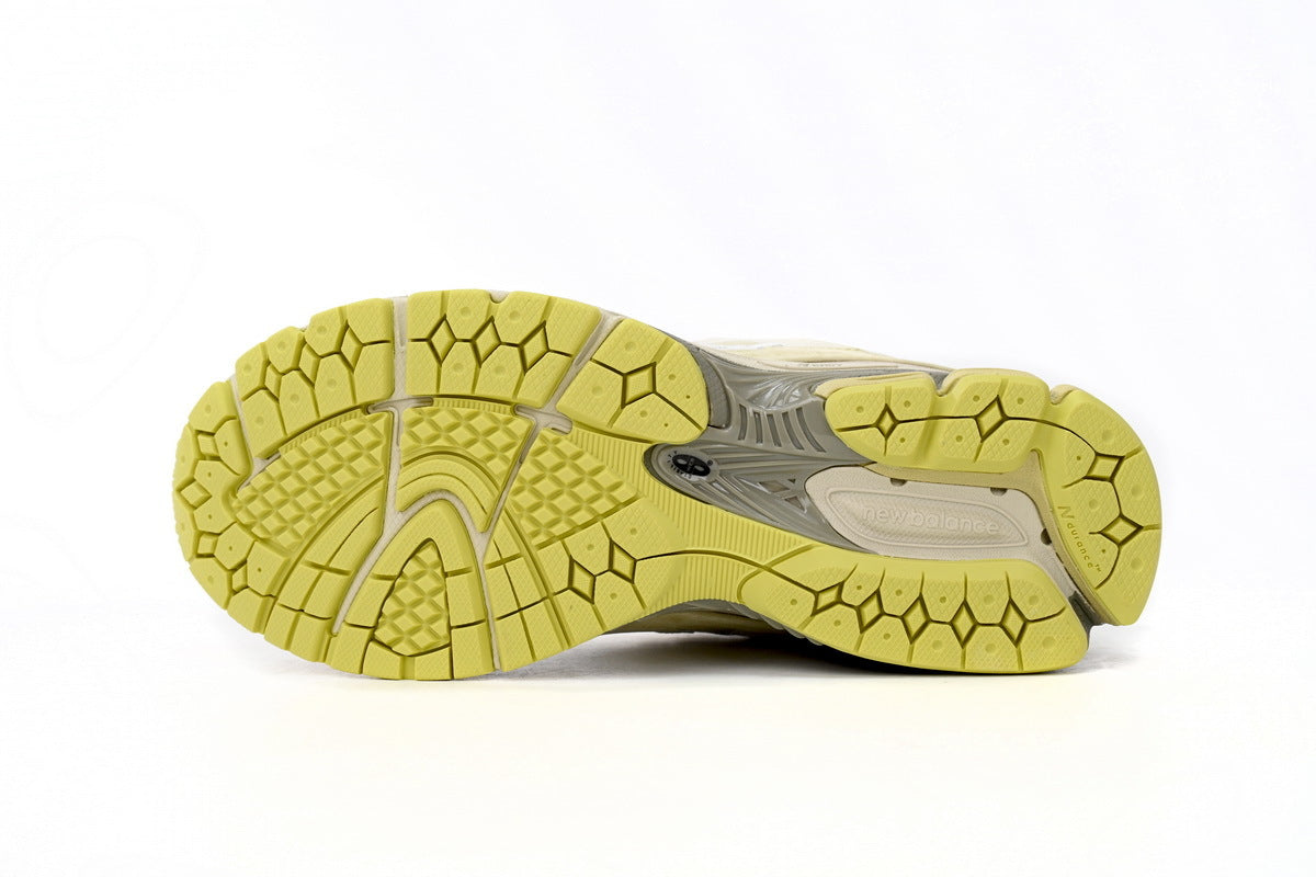 New Balance 2002R Sneakers