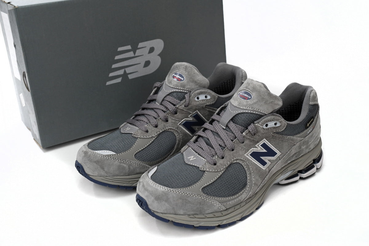 New Balance 2002R Sneakers