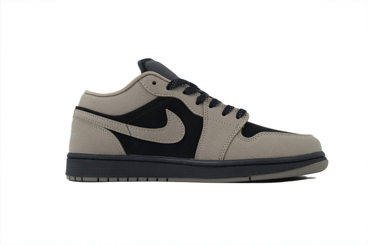 Nike Air Jordan 1 Retro Low Low-Top Sneakers