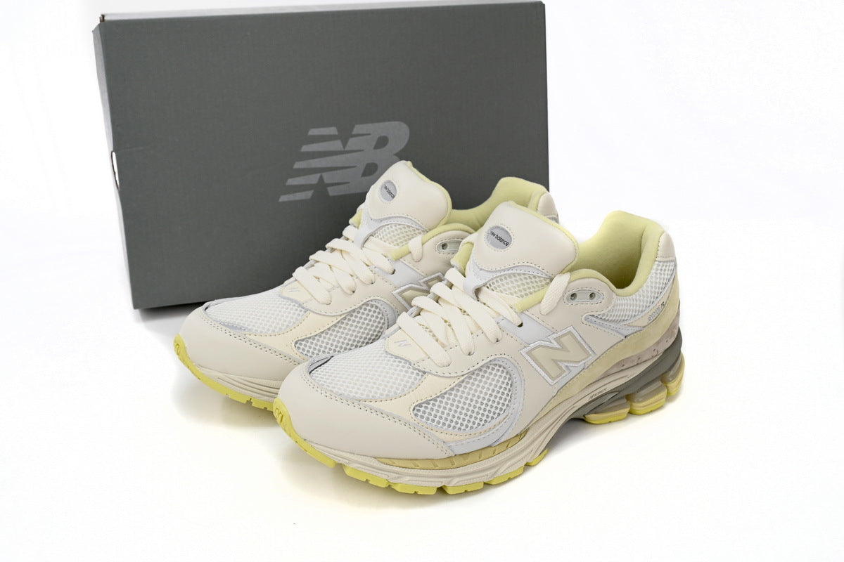 New Balance 2002R Sneakers