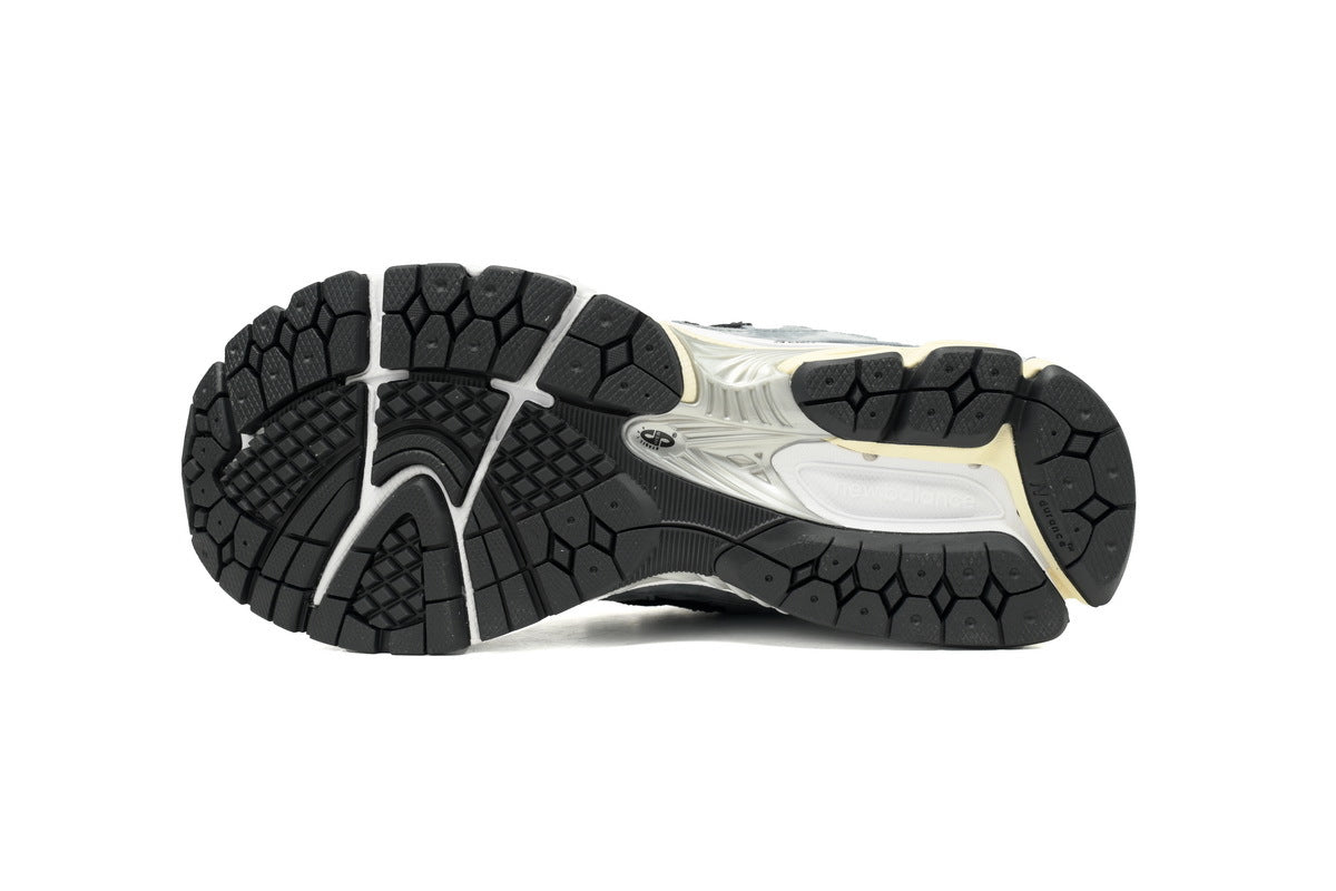 New Balance 2002R Sneakers