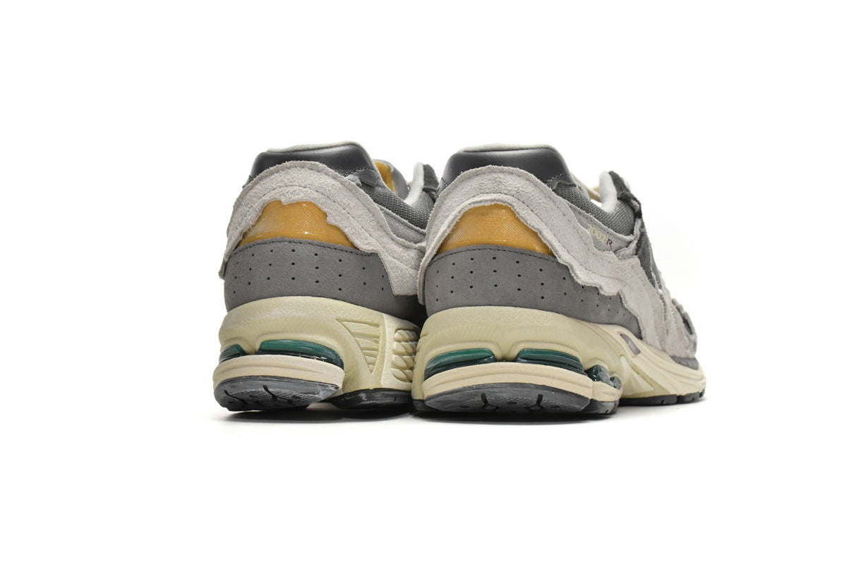 New Balance 2002R Sneakers